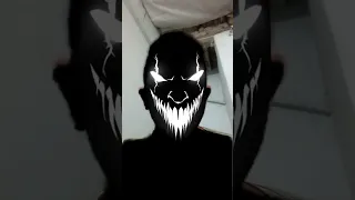 الولد ابو قرون طاير على التليفون وشكل ساميه صرخه 