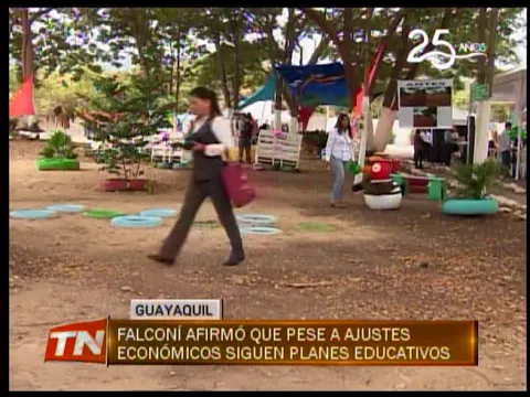 Falconí afirmó que pese a ajustes económicos siguen planes educativos