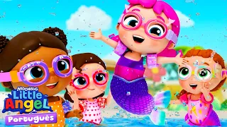 Jill nada como uma sereia! 🧜‍♀️ Jill Learns to Swim like a Mermaid! 👼🏻 Little Angel em Português