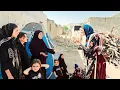 Download Lagu Dakloos gezin biedt onderdak aan depressieve vrouw