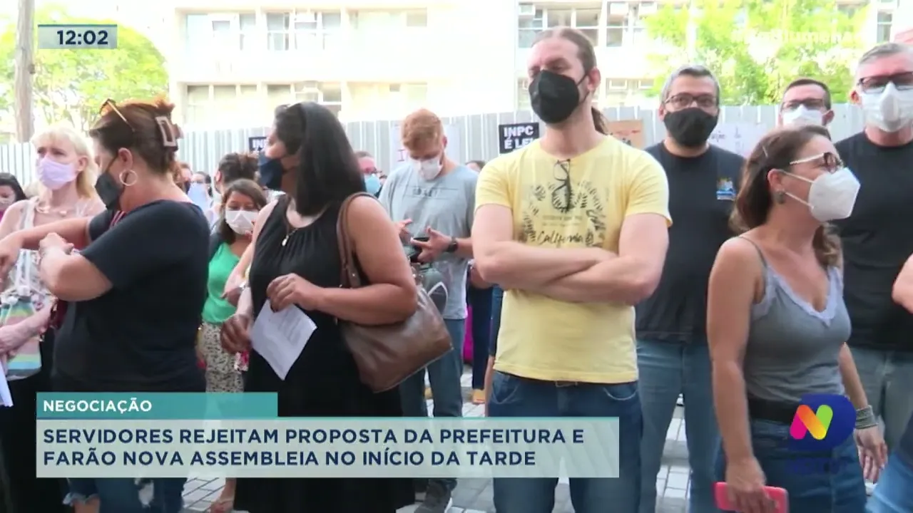 Servidores rejeitam proposta de reajuste e risco de greve continua em Blumenau