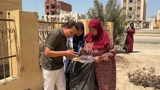 سخرت من حماتها وصورتها عشان بتلم بلاستك دون ان تعلم انها المليونيره صاحبه الشركه !