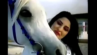 اغنيه مش بايدي ابعد واسيبك بس ده حب الضمني صعب تاني احب غيره زيك انت ما ليش حبيب دندنها
