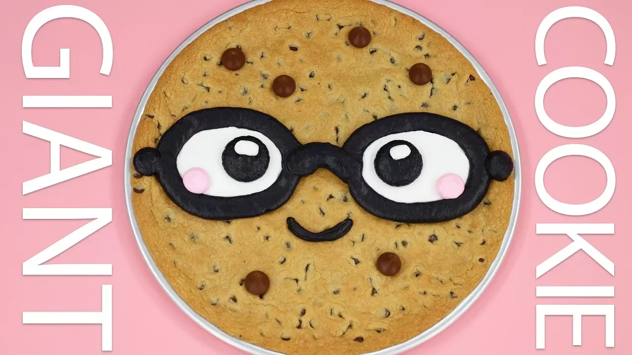HOW TO MAKE A GIANT COOKIE CAKE - NERDY NUMMIES