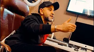 مابتغيبش بصوت مؤلف و ملحن الأغنيه  عزيز الشافعي دندنها