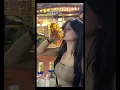 Download Lagu Mijn beste vriendin was te laat, ze zei dat ze zichzelf zou straffen met drie glazen wijn.  Een Sic