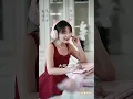 首富家的三個混世魔王女兒無人敢教，豈料竟被鄉下的小夥一招治服！從此3個傲嬌大小姐徹底賴上他乖乖喊老師，主動奉上全部家產爭搶著要嫁給他當童養媳！