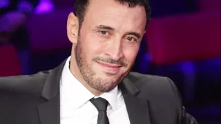 الكشف عن سر الوشم الذي يخفيه كاظم الساهر على صدره  بالصورة دندنها