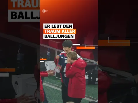 Dieses Trikot gibt er nicht mehr her! 🥰 | ZDFsportstudio | #shorts
