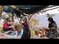 Download Lagu Installing a canopy to combat the heat is a day full of hardship and suffering.