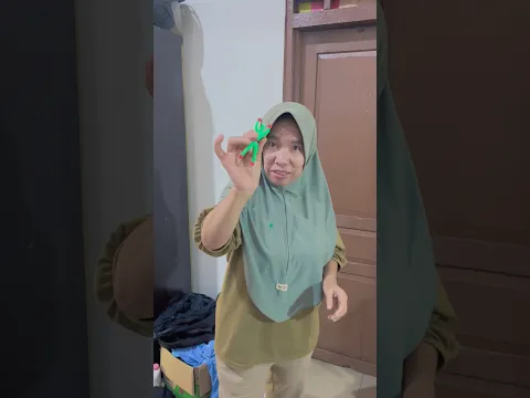 Orang Orangan Punya Kamu Berwarna Apa ?