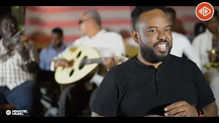 شاهد عادل حسن يبدع ويتالق في اغنية الراحل خوجلي عثمان كتير بتناسا ايديا ويدهش الجمهور 