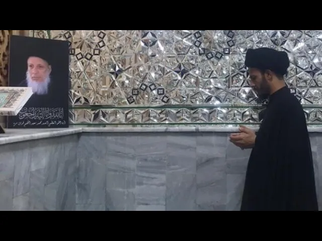 ⁣عند قبر العالم الرباني فقيه اهل البيت عليهم السلام وذلك فجر 21 -صفر-1443 للهجرة - سيد رياض الفاضلي