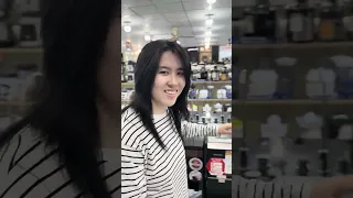 Vợ bảo muốn mua máy lọc nước. Thế là bả đi làm về dẫn vợ đi mua luôn. 🥰  #tueira  #lgbt 