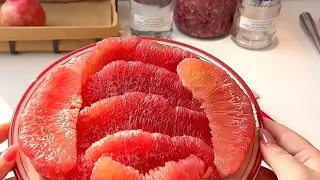 تزووجنا وهومايطيقني وبالغر فه شدني لحـ ضنه الا يبكي وقال 