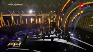 شيرين تبدع علي مسرح الدوم بأغنية  كلها غيرانة   دندنها