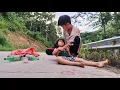 Download Lagu The boy Ly Su Ca helps an abandoned child on the street.