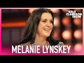 Kelly Clarkson Is Thrown Off By Melanie Lynskey s New Zealand Accent