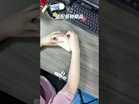 توقف عن شراء الفقاعات البلاستيكية. جرب الكرتون المستعمل للتغليف. دع آلة تمزيق الكرتون تقطعها