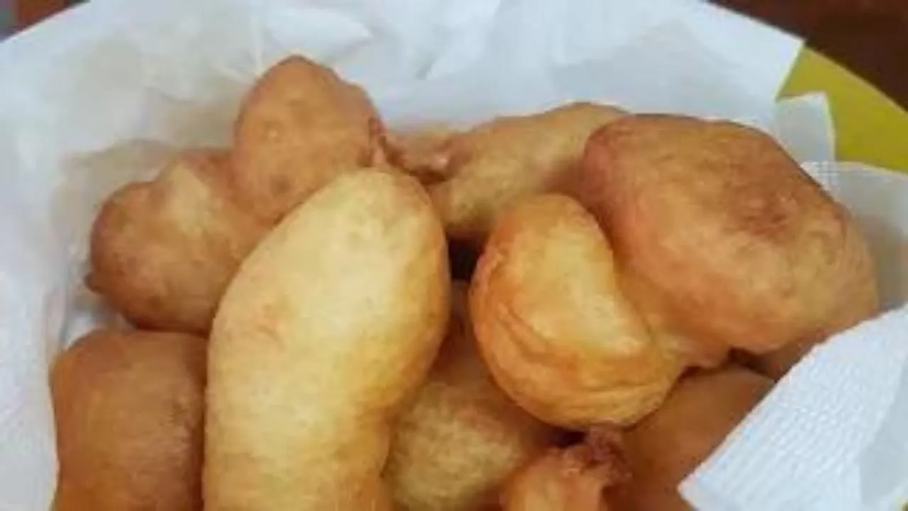 IMPOSSÍVEL COMER UM SÓ,  AINDA BEM QUE RENDE BASTANTE 😋 BOLINHOS DE VINAGRE