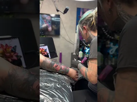⚡️Glow Up Time ⚡️ Booking: link in bio Masterpiece Oslo #beforeafter #tattoo #colortattoo