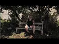 Download Lagu Iemand is wanhopig op zoek naar mijn aandacht