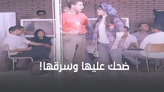 شغال حرامي في موقف الأتوبيس وسرقها 