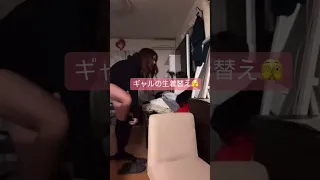 配信中に生着替えでパンチラ 