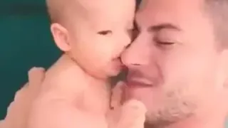 ن داعب الأط فال لأن نا ب حاجةإلى أبتسامة ن قية ت شعرن ا ب السعادة م ن غ ير م جاملة 