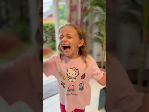 Bugs on the wall: how Dad pulled a funny prank on the family🪳🤣