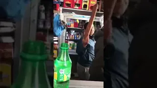 قال لمول الحانوت عطيني 50 غرام ديال الترمة 