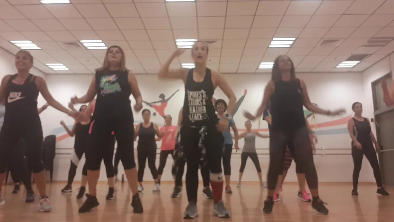 Zumba with Ellie - Haverot shelach - omer adam