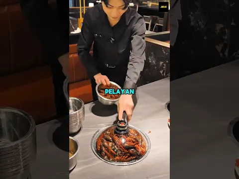 Pelayan ini Bikin Kukusan Penuh dalam Hitungan Detik