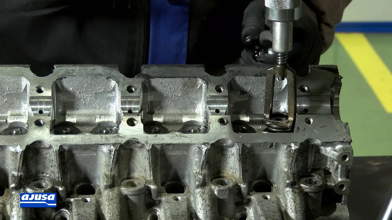 [3/8] OPEL MOVANO DTI 1.9 | Montaje retenes de válvula – Valve stem seals assembly