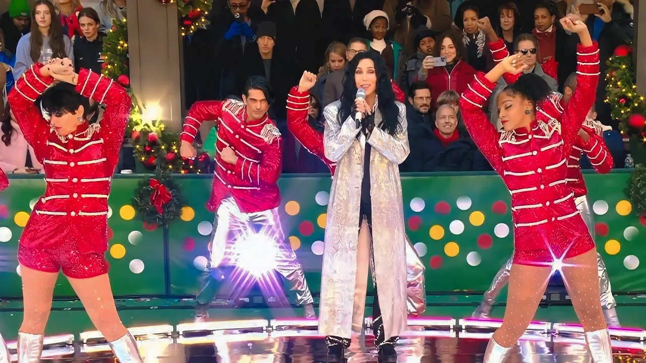 Cher - DJ Play a Christmas Song (Macy's Thanksgiving Day Parade) Cher - DJ Play a Christmas Song (Macy's Thanksgiving Day Parade)