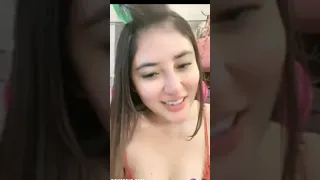 lidya danira lagi olesan pakai oil mulus banget