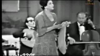 واحشني وانتا قصاد عيني   وشاغلني وانتا بعيد عني   أم كلثوم دندنها
