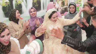 شفتو العروسه بترقص هيا واصحابها  علي مهرجان  ك س ر الدنيا دندنها