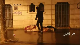 برنامج عالم الليل 25 قصص تبكي القلب متشرد منذ الصغر ويفترش الأرض لنوم رغم نزول الأمطار 
