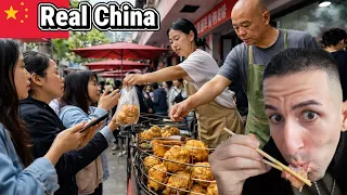 中国武汉历史市场：豆皮、莲藕排骨汤与肉饼，干净又美味