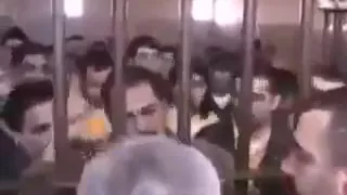 السجين الذي لابكاء  طارق الهاشمي وسمع أبيات الشعر من قوله دندنها