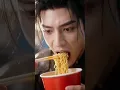 Convenience store girl saves blood-soaked ancient general! One instant noodle cup links two worlds!