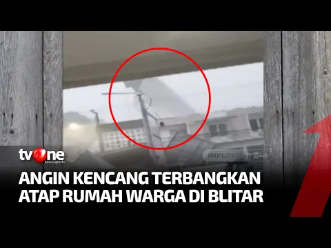 Hujan Deras Disertai Angin Kencang Terbangkan Atap Rumah Warga di Blitar