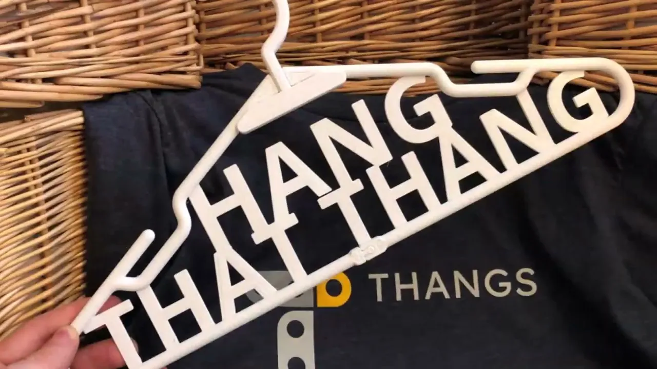 Hanger with Rotating Label