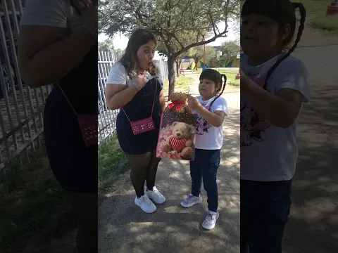 cuando en cuentras una bolsa de regalo #shorts