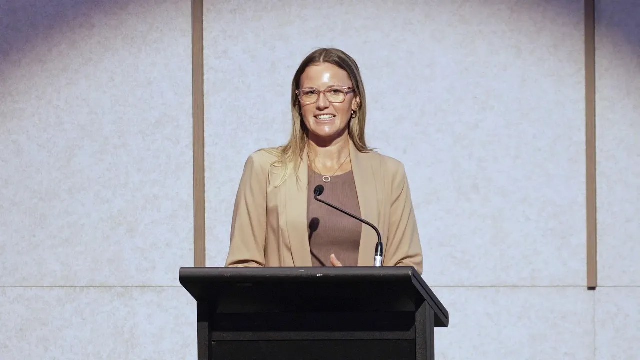 YouTube preview: Dr. Jessica Turton — Low-Carb Diets for Type 1 Diabetes Management