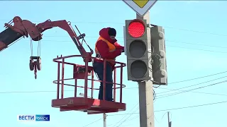 На омских перекрёстках появятся семь новых светофоров