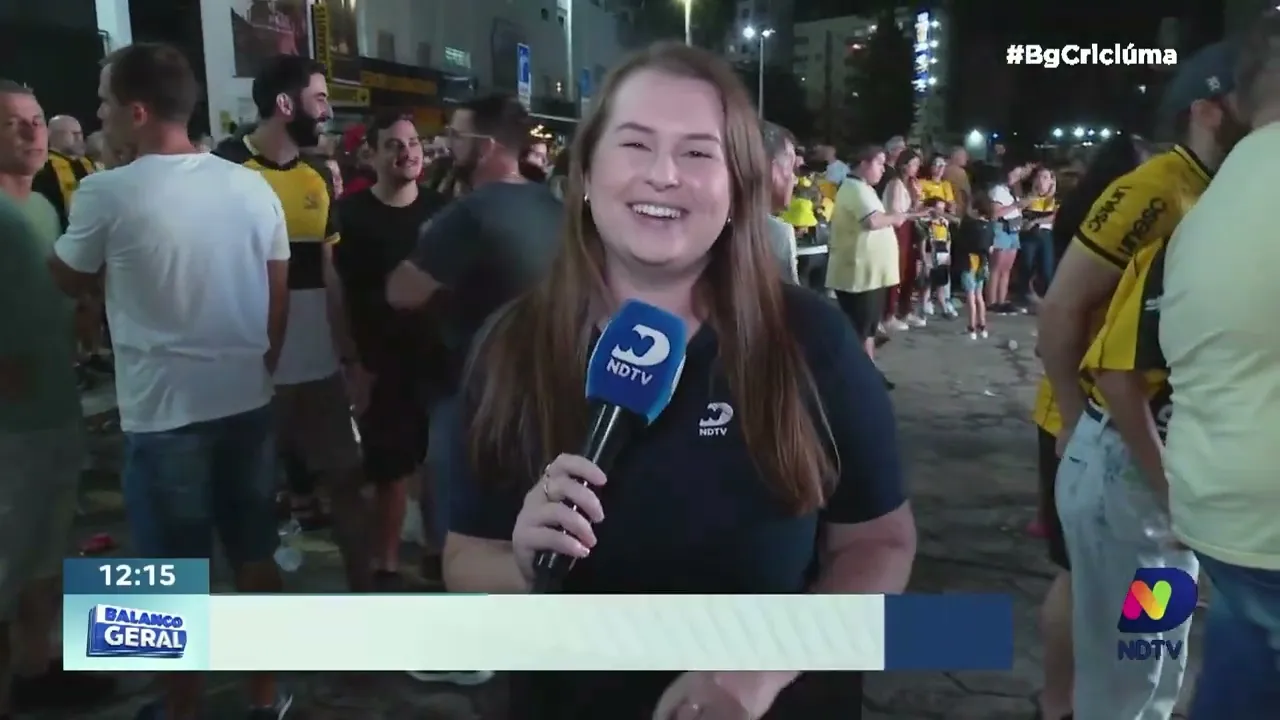Torcida do Criciúma dá espetáculo dentro e fora do HH