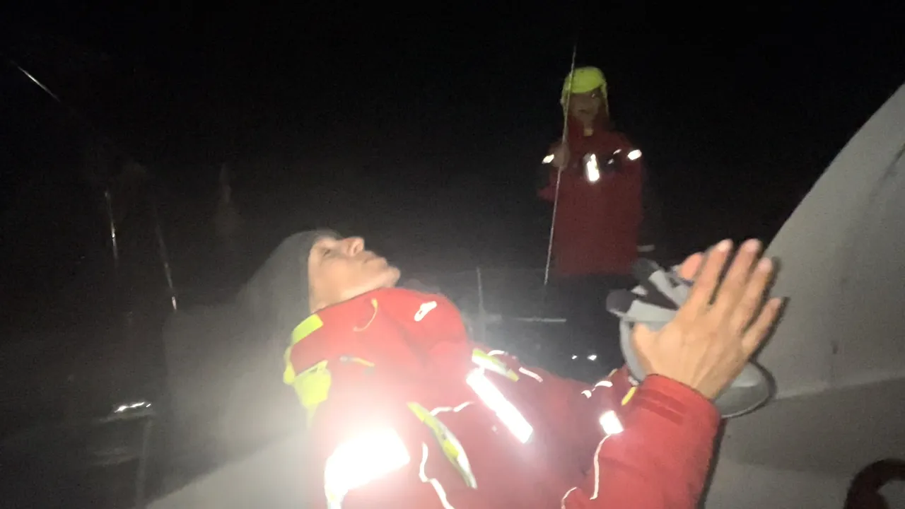 Episode 107 – Final Sail of the Season, Passing through the Strait of Messina Running from a Storm!