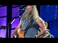 Jamey Johnson Gets Mad At Audience And Walks Off Stage